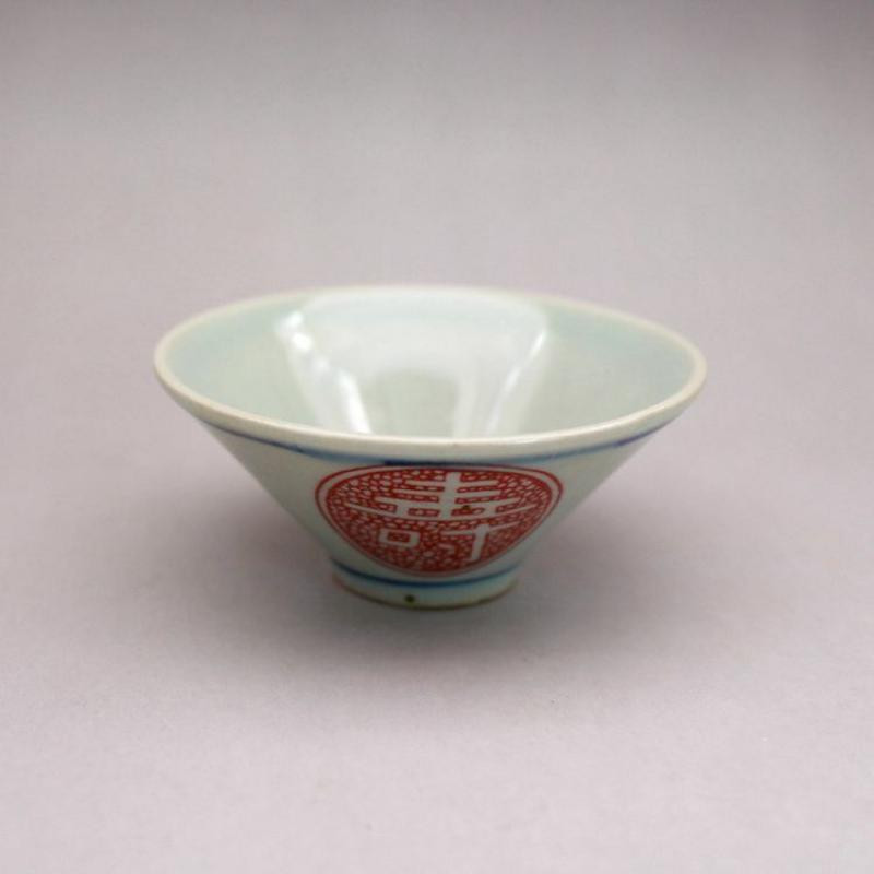 3,2" čínsky modrobiely porcelán s červenou glazúrou 50 ml čínsky znak šálka na čaj
