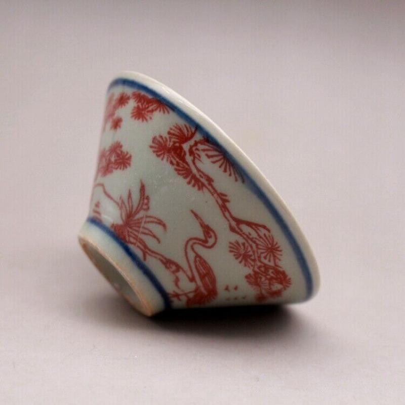 3,2" šálka na čaj z čínskeho modrobieleho porcelánu s červenou glazúrou a škvrnitým jeleňím žeriavom