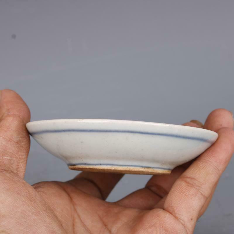 Čínsky modrobiely porcelánový tanier s dizajnom znakov Qing Tongzhi s rozmermi 3,43 palca