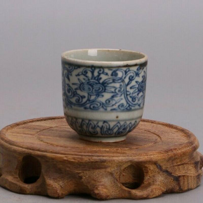 Китайски синьо-бял порцелан Ming Wanli Чаша за чаша с дизайн на навита трева 3,07"