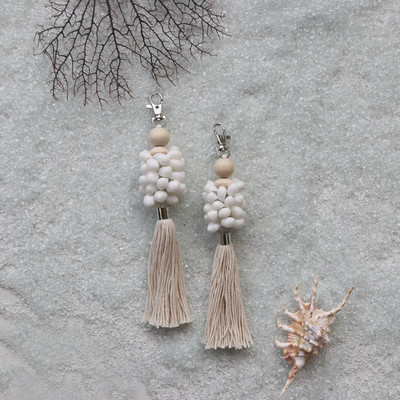 Ingyenes szállítás (2db/tétel) Cowrie Shell kulcstartó Natural Shell&Conch Lakásdekoráció Kagyló kézművesség és ajándékok Idegenforgalmi Emléktárgyak