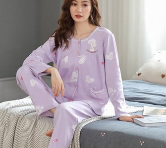 Moteriška dviejų dalių pižama su sagomis