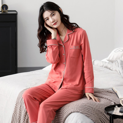 Moteriška dviejų dalių pižama su sagomis