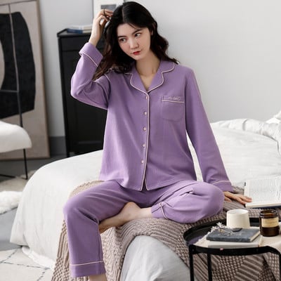 Moteriška dviejų dalių pižama su sagomis