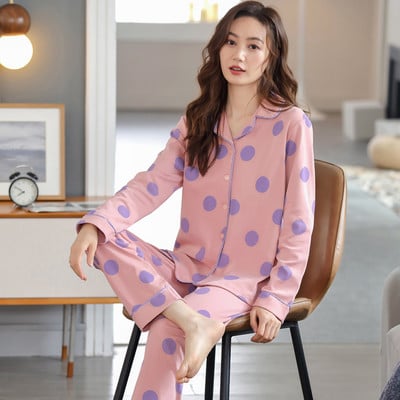 Moteriška dviejų dalių pižama su sagomis