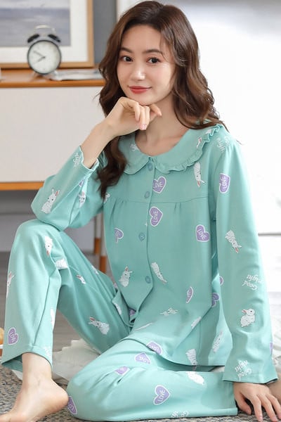 Moteriška dviejų dalių pižama su sagomis