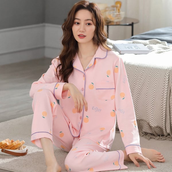 Moteriška dviejų dalių pižama su sagomis