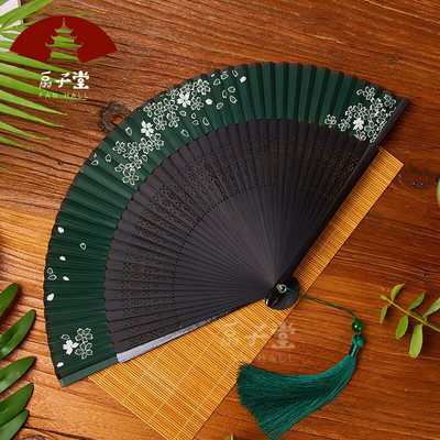 Ősi kínai stílusú selyem összecsukható legyező hordozható bambusz legyező nyár Jó megjelenésű kínai selyem köntös partner dekoratív legyező
