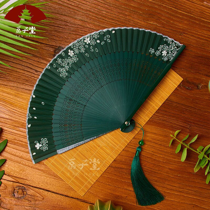 Ősi kínai stílusú selyem összecsukható legyező hordozható bambusz legyező nyár Jó megjelenésű kínai selyem köntös partner dekoratív legyező