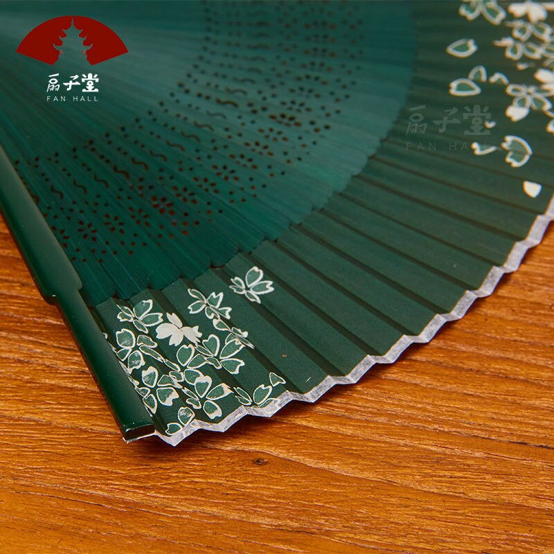 Ősi kínai stílusú selyem összecsukható legyező hordozható bambusz legyező nyár Jó megjelenésű kínai selyem köntös partner dekoratív legyező