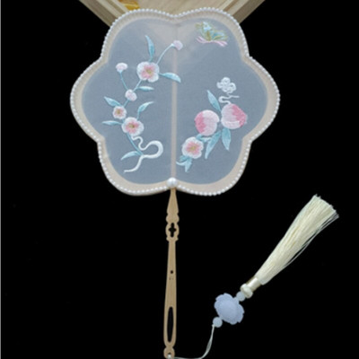 Kínai stílusú hímzés Sokszög csoport Legyező nyúl Ősi hosszú nyelű bojt ruházat Cheongsam táncos kézi dekoráció Cosplay kellék