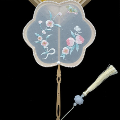 Kínai stílusú hímzés Sokszög csoport Legyező nyúl Ősi hosszú nyelű bojt ruházat Cheongsam táncos kézi dekoráció Cosplay kellék