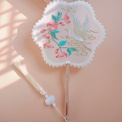 Kínai stílusú hímzés Sokszög csoport Legyező nyúl Ősi hosszú nyelű bojt ruházat Cheongsam táncos kézi dekoráció Cosplay kellék