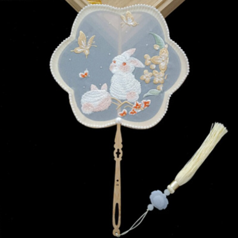 Kínai stílusú hímzés Sokszög csoport Legyező nyúl Ősi hosszú nyelű bojt ruházat Cheongsam táncos kézi dekoráció Cosplay kellék