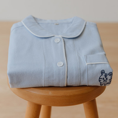 Moteriškas pižamų komplektas su siuvinėjimu