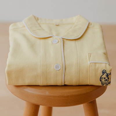 Moteriškas pižamų komplektas su siuvinėjimu