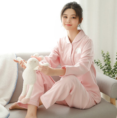 Moteriškas pižamų komplektas su siuvinėjimu