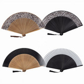 Kézzel készített hordozható kézi ventilátor bambusz bordákkal, leopárdmintás egyszínű Vintage összecsukható ventilátor Japán stílusú esküvői dekoratív ventilátor