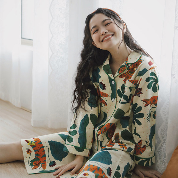 Ženska šarena spavaćica sa dugim rukavima