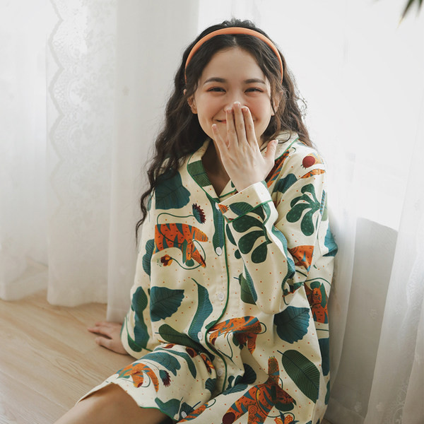 Ženska šarena spavaćica sa dugim rukavima