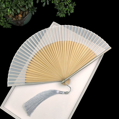 Kínai stílusú tiszta színű selyem szövet összecsukható ventilátor Egyszerű antik bambusz ventilátor tánchoz fénykép nyár dekoratív ventilátor