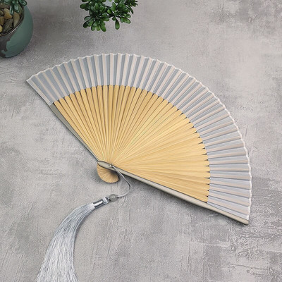 Kínai stílusú tiszta színű selyem szövet összecsukható ventilátor Egyszerű antik bambusz ventilátor tánchoz fénykép nyár dekoratív ventilátor