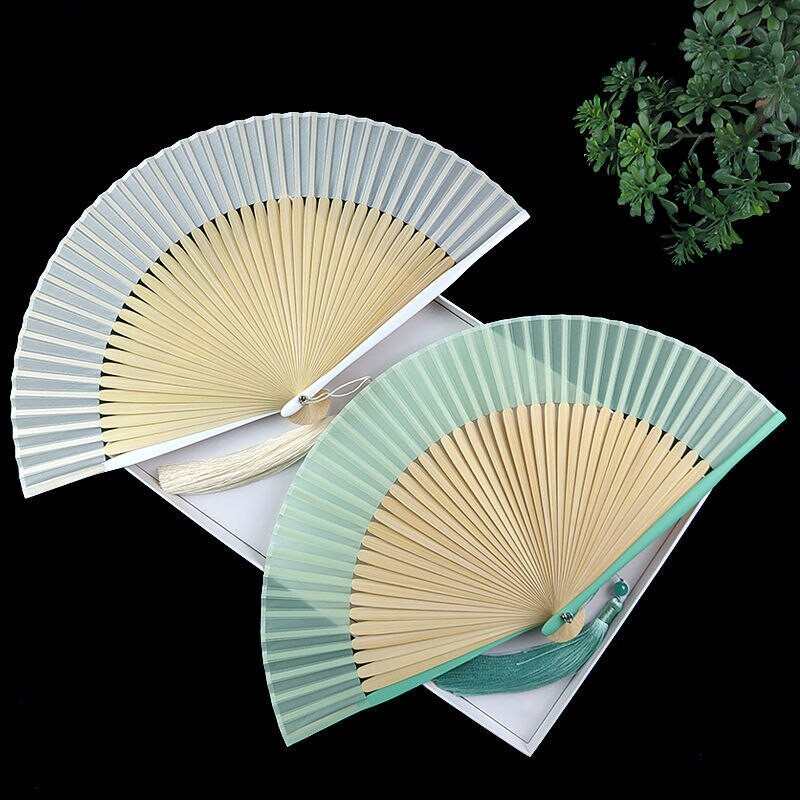 Kínai stílusú tiszta színű selyem szövet összecsukható ventilátor Egyszerű antik bambusz ventilátor tánchoz fénykép nyár dekoratív ventilátor