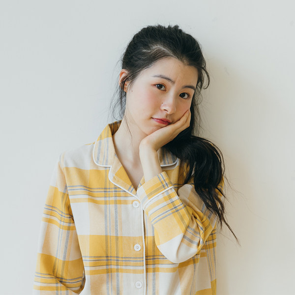 Moteriški dviejų dalių languoti naktiniai marškiniai