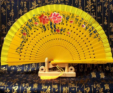 Kétoldalas összehajtható kézi festés legyező Cheongsam show táncelőadás Fan Lady kézi legyező előadás kellékek abanicos para boda