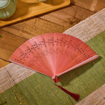 Kínai stílusú, retro, teljesen bambusz sima, elsődleges színű összecsukható ventilátor, mindennap hordozható, kicsi és könnyen nyitható és zárható klasszikus ventilátor