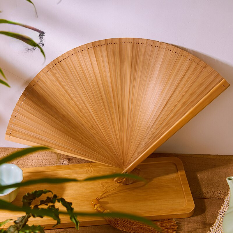 Kínai stílusú, retro, teljesen bambusz sima, elsődleges színű összecsukható ventilátor, mindennap hordozható, kicsi és könnyen nyitható és zárható klasszikus ventilátor