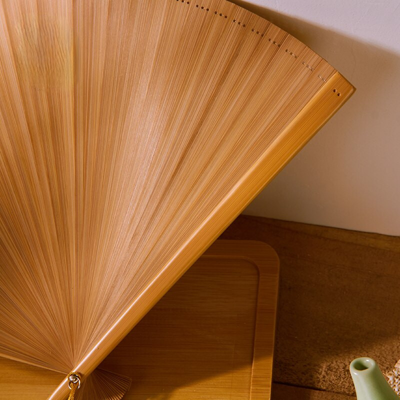 Kínai stílusú, retro, teljesen bambusz sima, elsődleges színű összecsukható ventilátor, mindennap hordozható, kicsi és könnyen nyitható és zárható klasszikus ventilátor