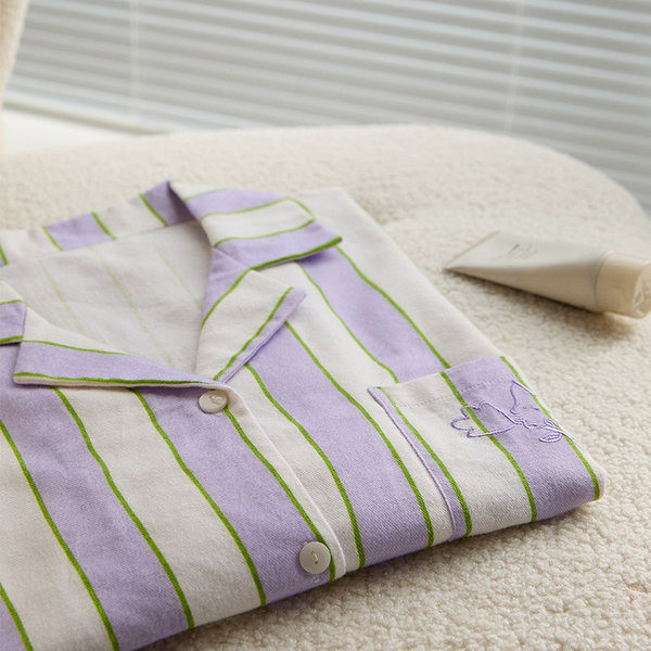 Novi model dvodijelne ženske pidžame na pruge