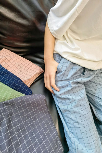 Ženski karirani donji dio pidžame