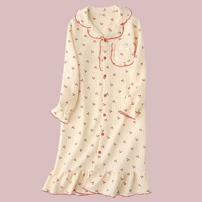 Ženska spavaćica s dugmićima i dugim rukavima