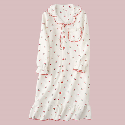 Ženska spavaćica s dugmićima i dugim rukavima