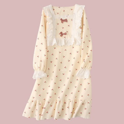 Ženska spavaćica s dugmićima i dugim rukavima