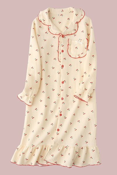 Ženska spavaćica s dugmićima i dugim rukavima