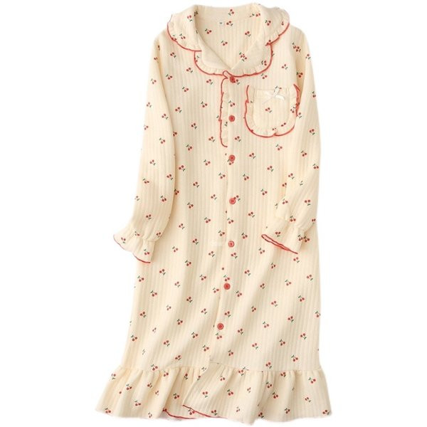 Ženska spavaćica s dugmićima i dugim rukavima