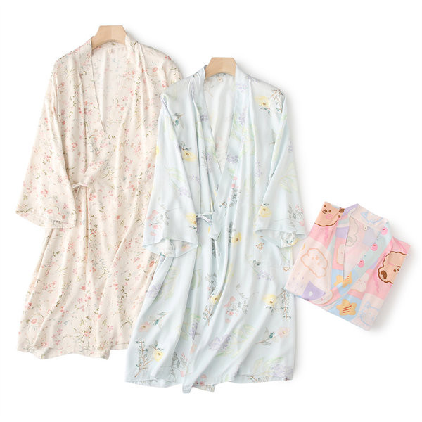 Pijamale de damă cu decolteu în V