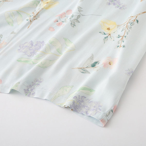 Pijamale de damă cu decolteu în V