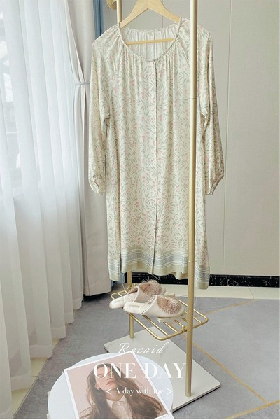 Moteriški laisvalaikio naktiniai marškiniai su sagomis