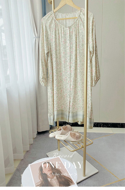 Moteriški laisvalaikio naktiniai marškiniai su sagomis