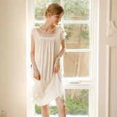 Ženska spavaćica sa čipkom