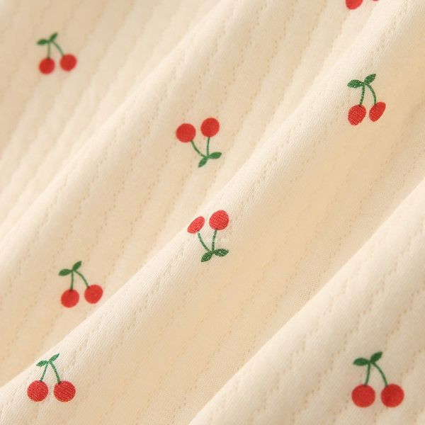 Moteriška pižama su kvadratine iškirpte ir kaspinu