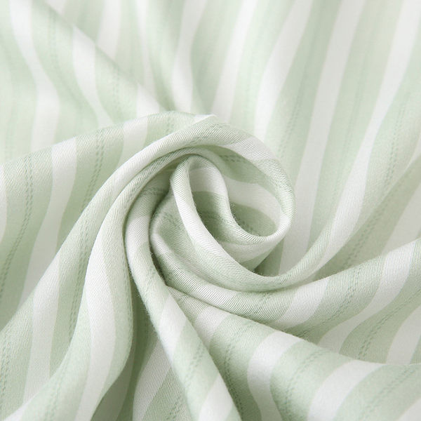 Novi model dvodijelne ženske pidžame na pruge