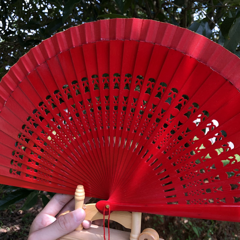 „Red Hollow Out Moon Star“ dvipusis medinis vėduoklės kaulas „Cheongsam“ Japonijos geišos šokių sulankstomas ventiliatoriaus rūmų pasirodymo ventiliatoriaus dekoras