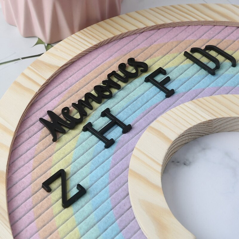 Rainbow laiškų lenta kaimiško medžio rėmo veltinio pranešimų lentos su raidėmis skaičiais