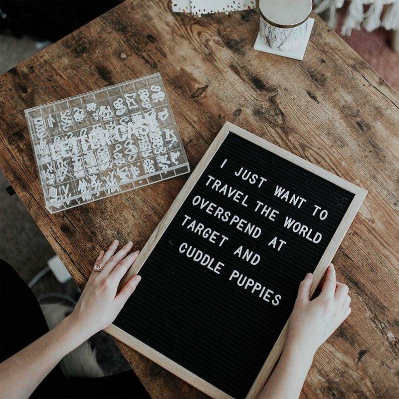 Didelė veltinio raidžių lenta medinis rėmelis, keičiami simboliai, skaičiai su 460 vnt raidžių simboliais, namų biuro pranešimų lentos dekoras