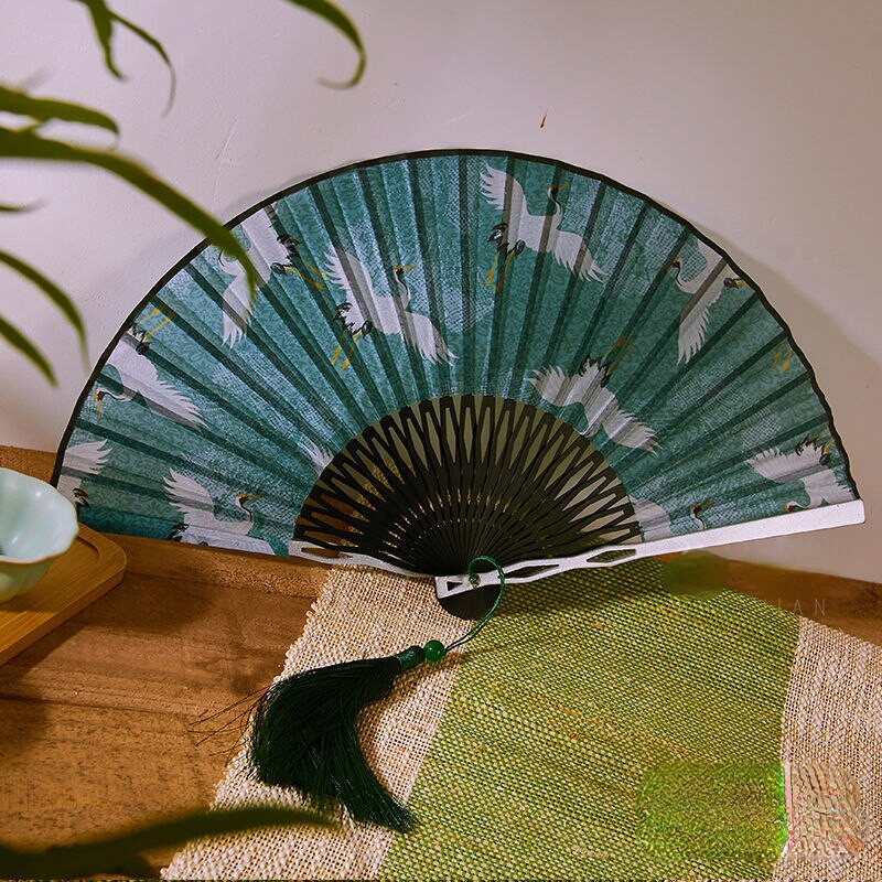22,5 cm vörös koronás daru összecsukható ventilátor alumínium ötvözet él kínai stílusú bambusz legyező nyári egyszerű fehér színű dekoratív ventilátorok